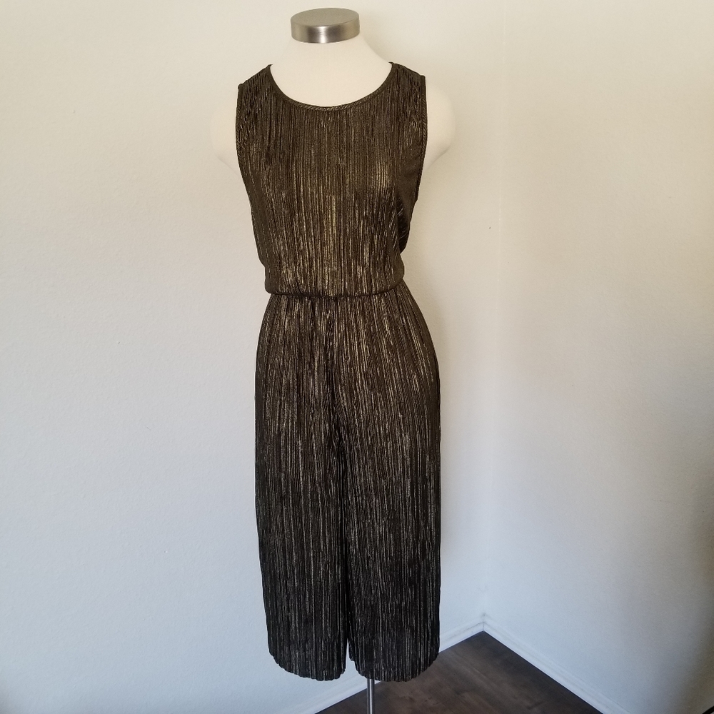 BCBGeneration Gold Cropped Jumpsuit Romper Short Sleeves Size M